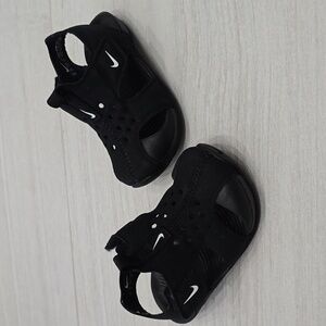 Nike Sunray Toddler Black Sandals with White Accents Size 5